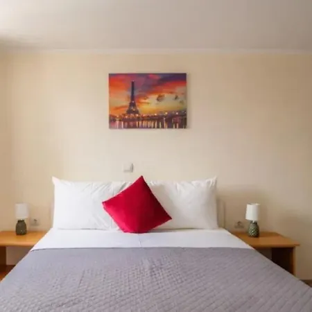 Апартаменты Newly Reconstructed Flat 100sqm! *